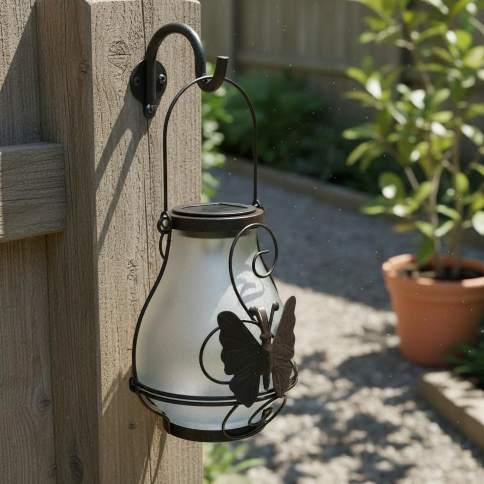 فانوس شمسي على شكل فراشة مقاوم - مراجعة Outdoor Lighting Decoration وسعره